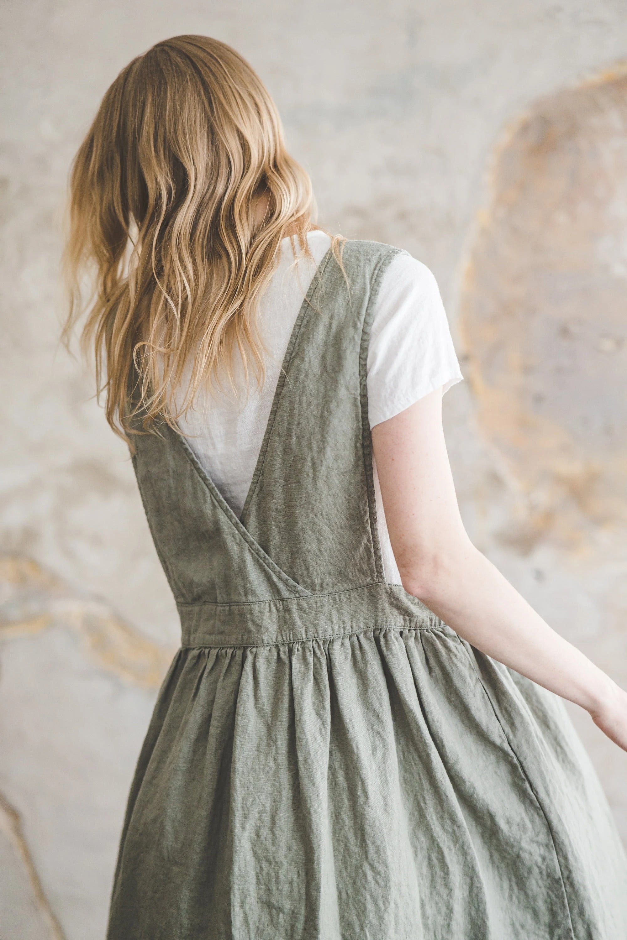 Robe Tablier en Lin Style Japonais – Vert Sauge | Robe Chasuble avec Poches