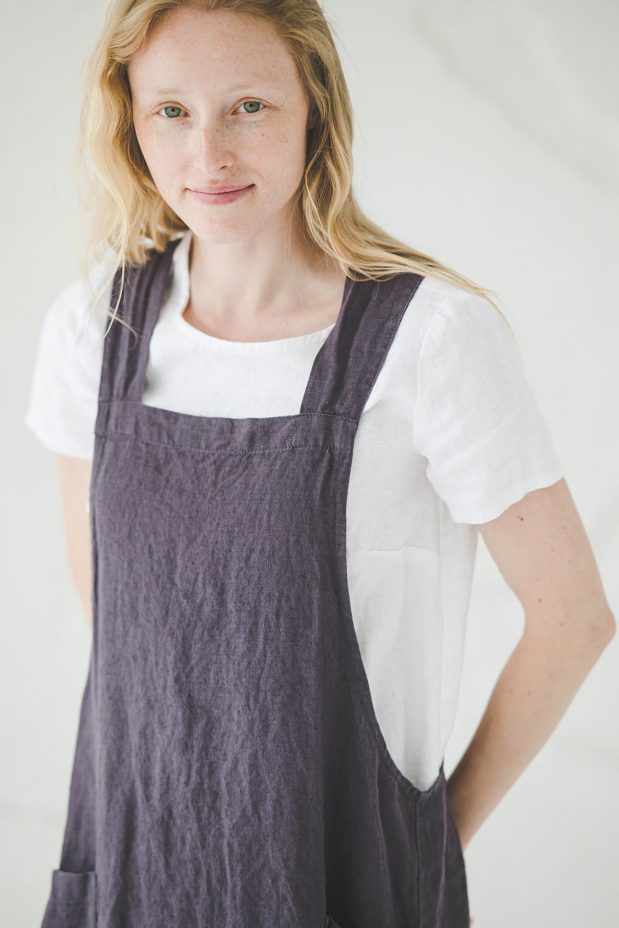 Robe Chasuble en Lin Style Japonais – Aubergine Foncé | Dos Croisé & Poches
