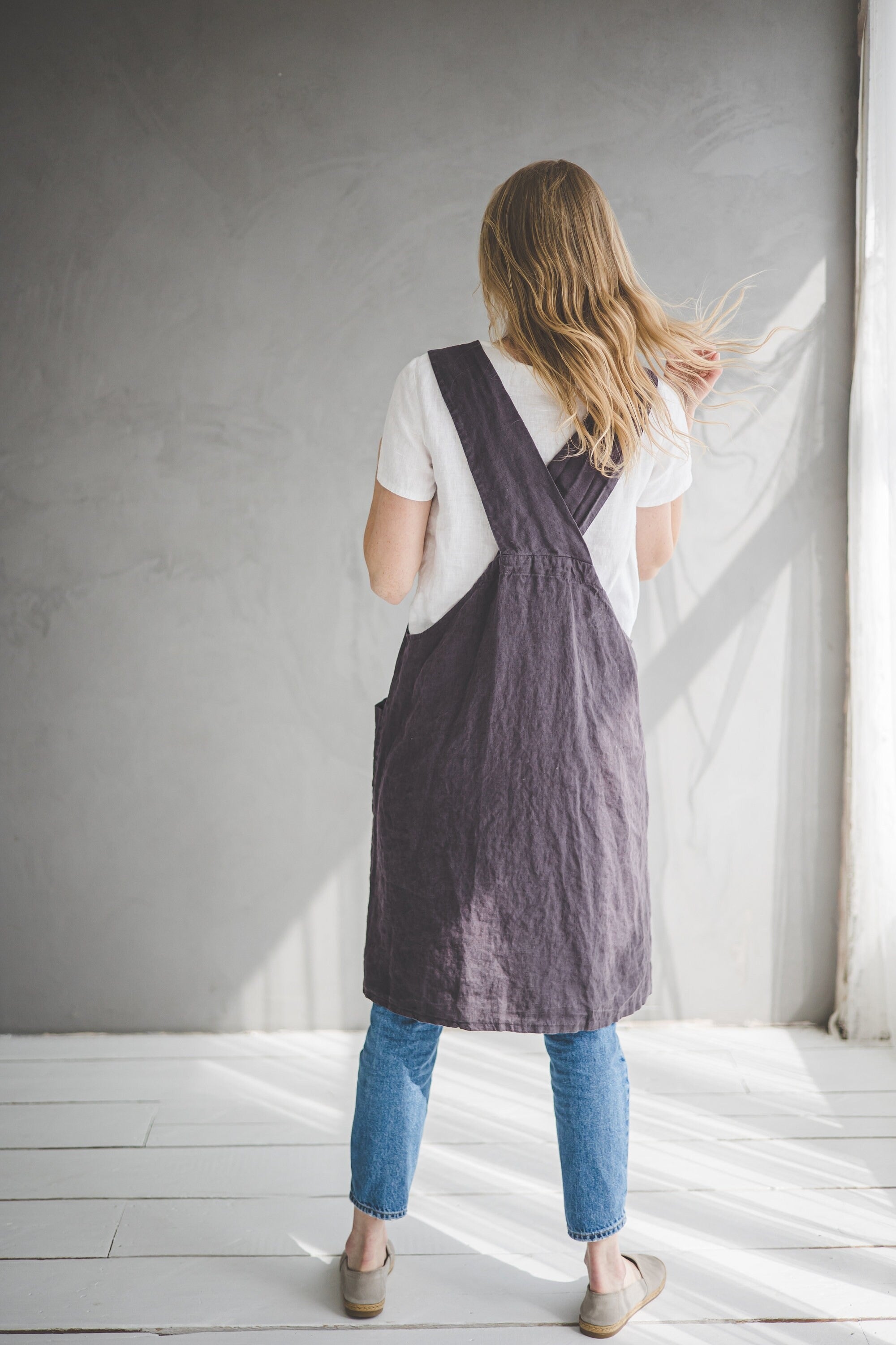 Robe Chasuble en Lin Style Japonais – Aubergine Foncé | Dos Croisé & Poches