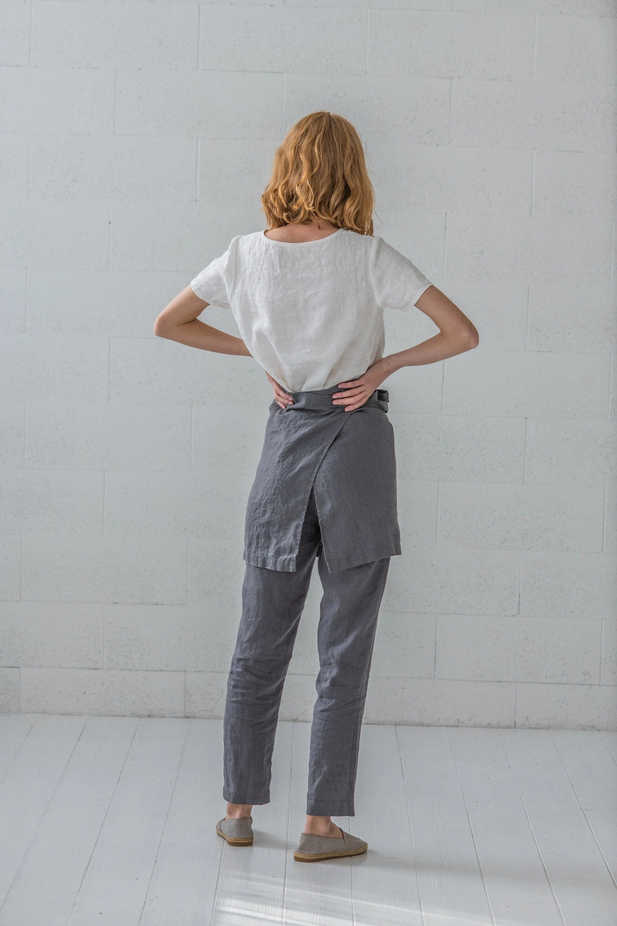 Demi-tablier en Lin Style Barista – Gris Anthracite | Taille Réglable & Pratique