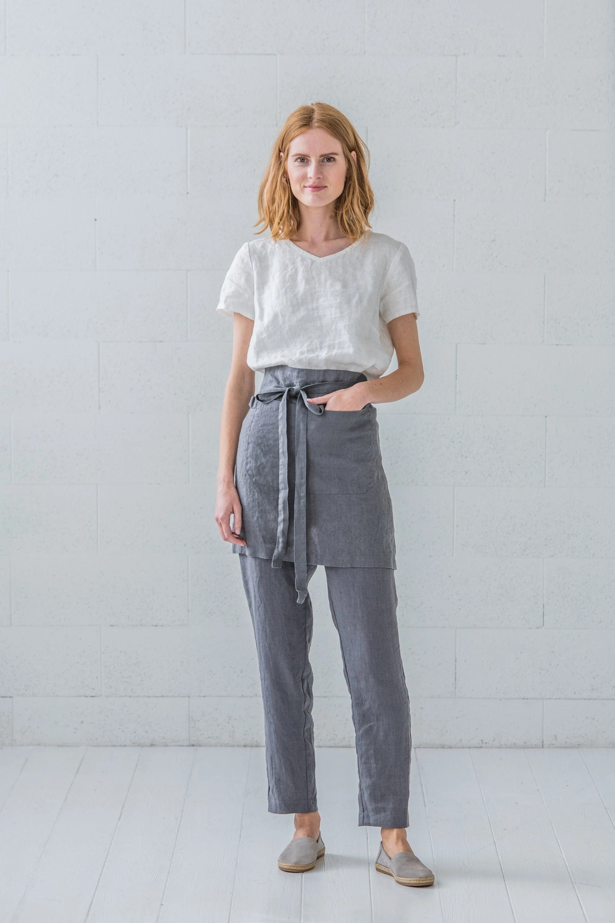 Demi-tablier en Lin Style Barista – Gris Anthracite | Taille Réglable & Pratique