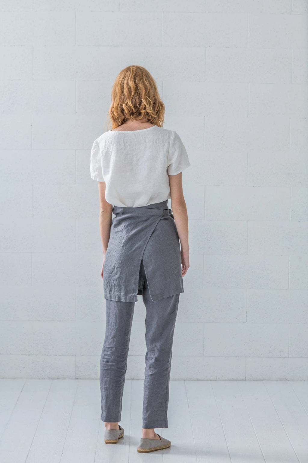 Demi-tablier en Lin Style Barista – Gris Anthracite | Taille Réglable & Pratique