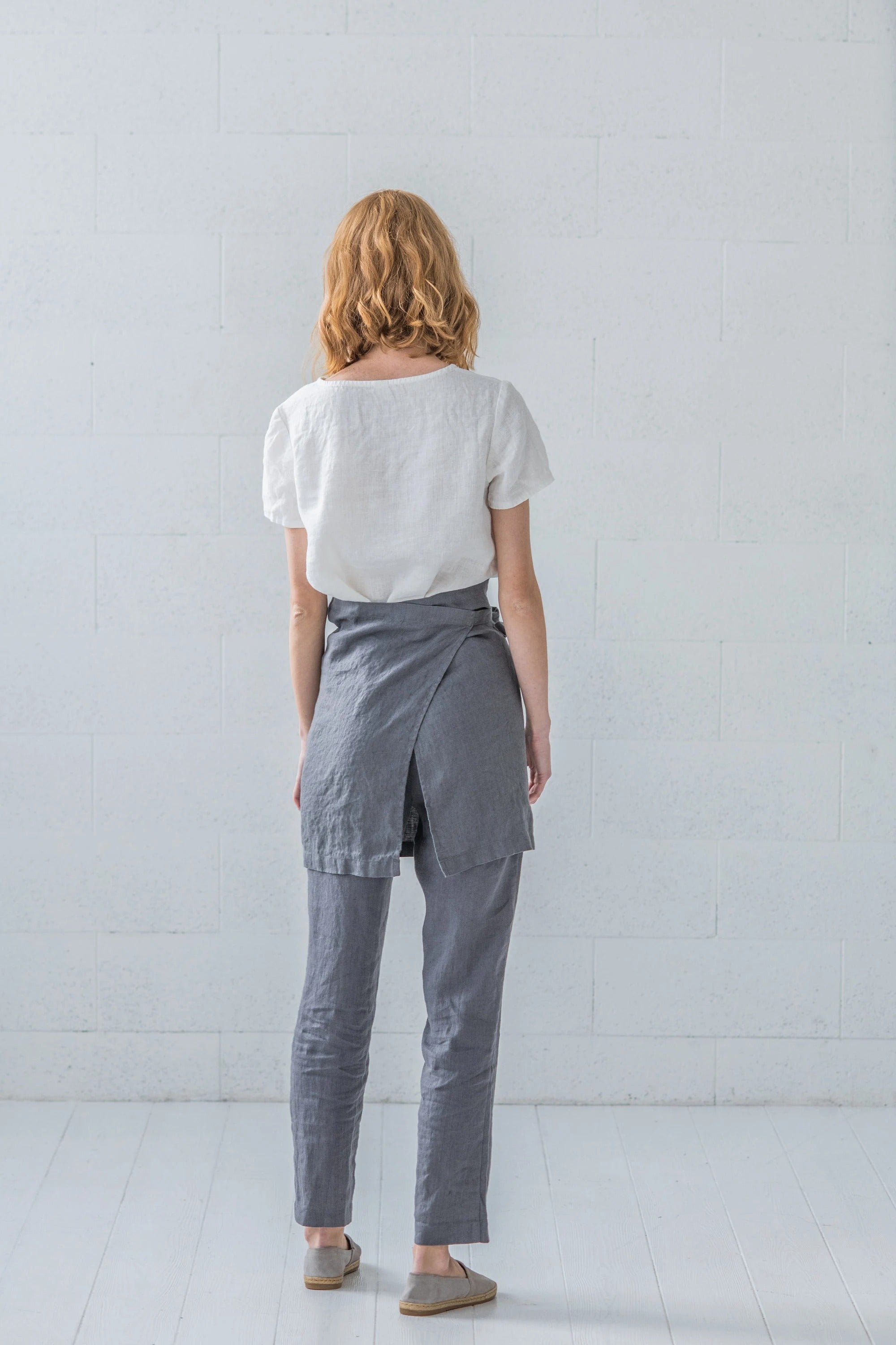 Demi-tablier en Lin Style Barista – Gris Anthracite | Taille Réglable & Pratique