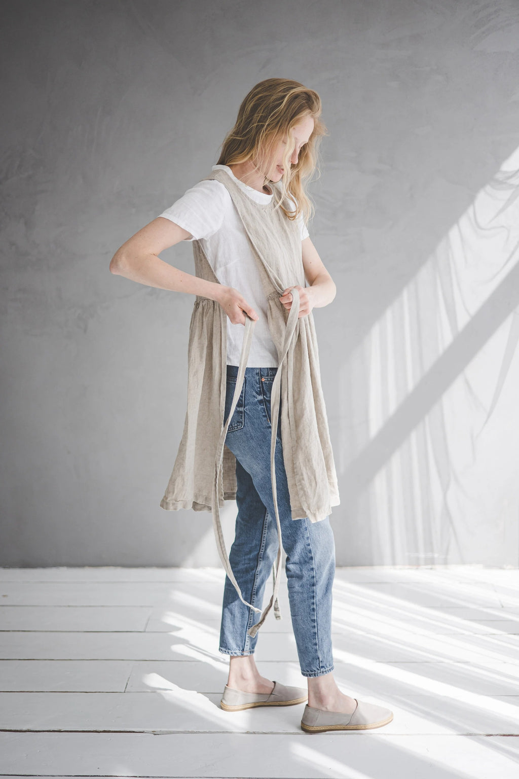 Robe Tablier en Lin Style Rétro – Lin Naturel | Multi-usage & Liens Latéraux