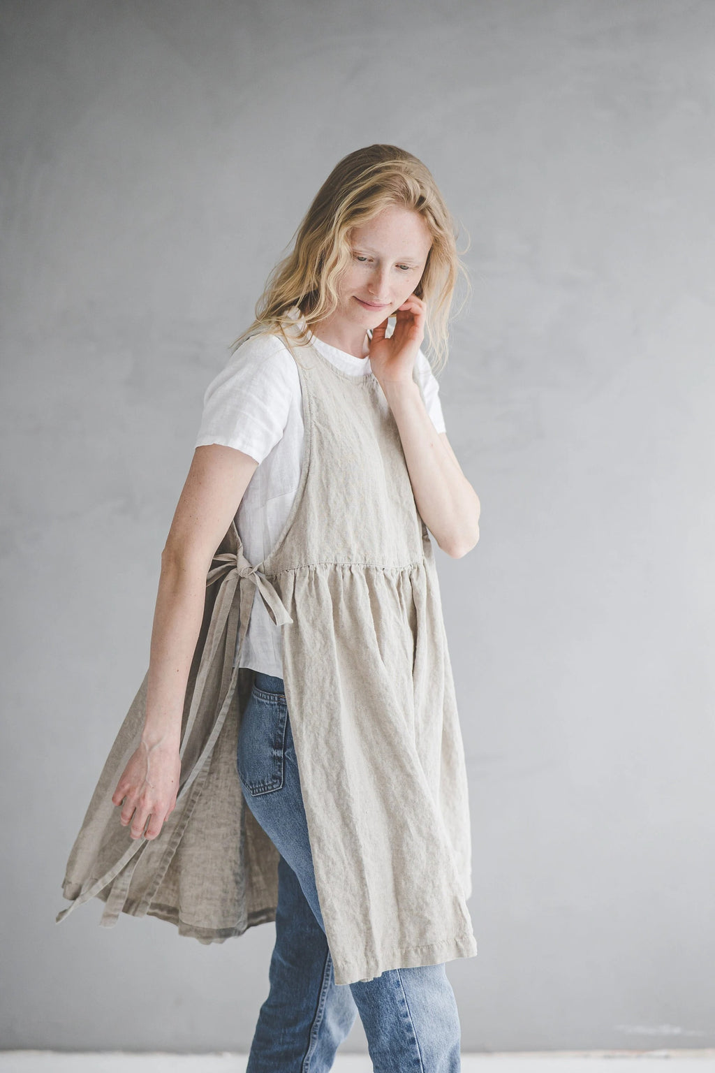 Robe Tablier en Lin Style Rétro – Lin Naturel | Multi-usage & Liens Latéraux