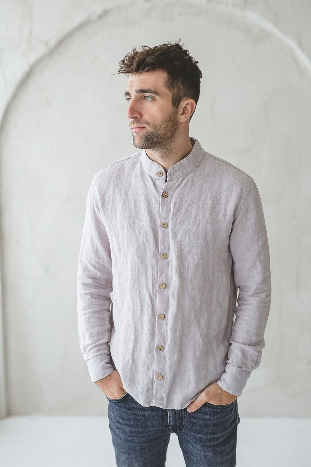 Chemise Classique en Lin pour Homme – Gris Clair | Manches Longues & Boutons en Coco