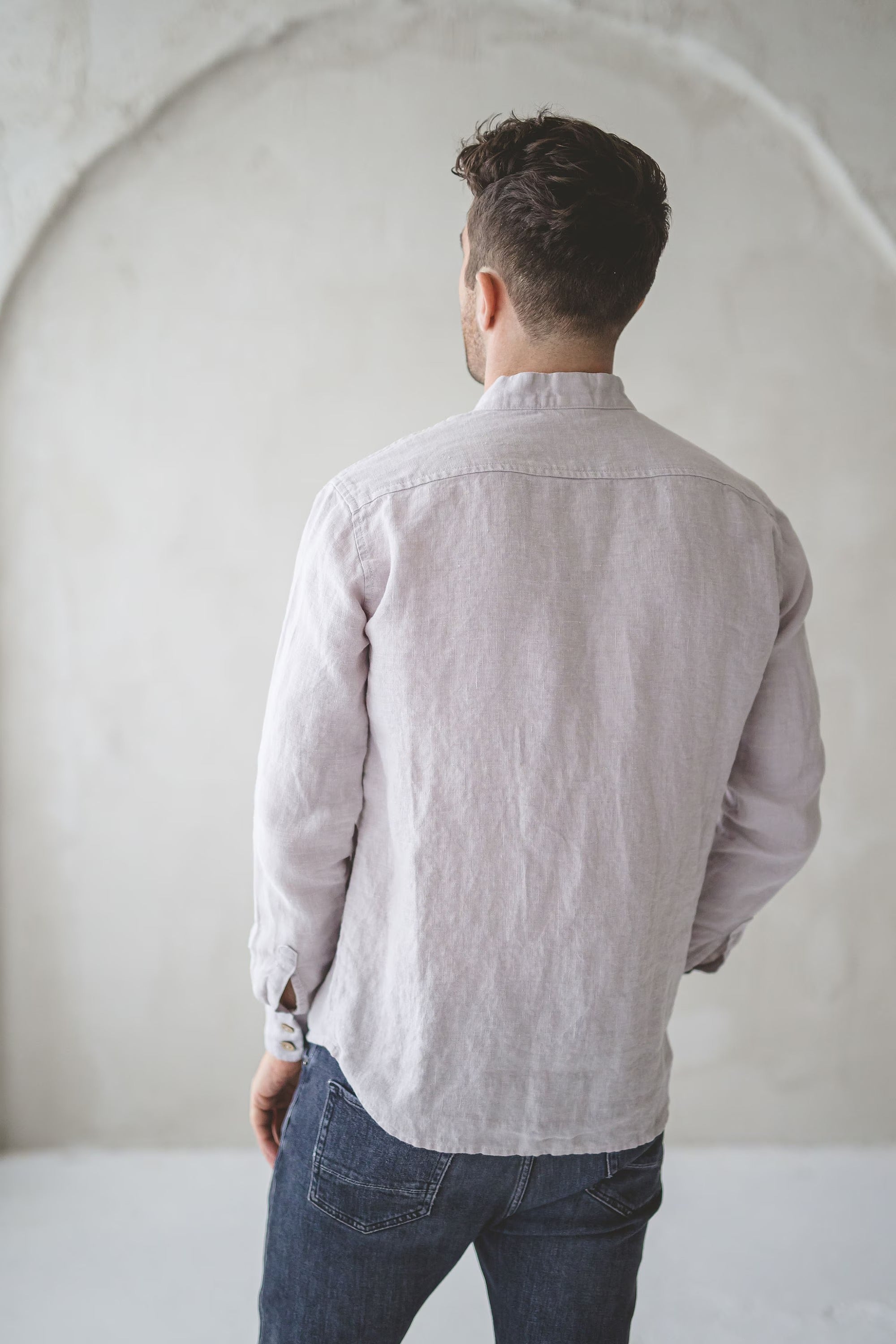 Chemise Classique en Lin pour Homme – Gris Clair | Manches Longues & Boutons en Coco