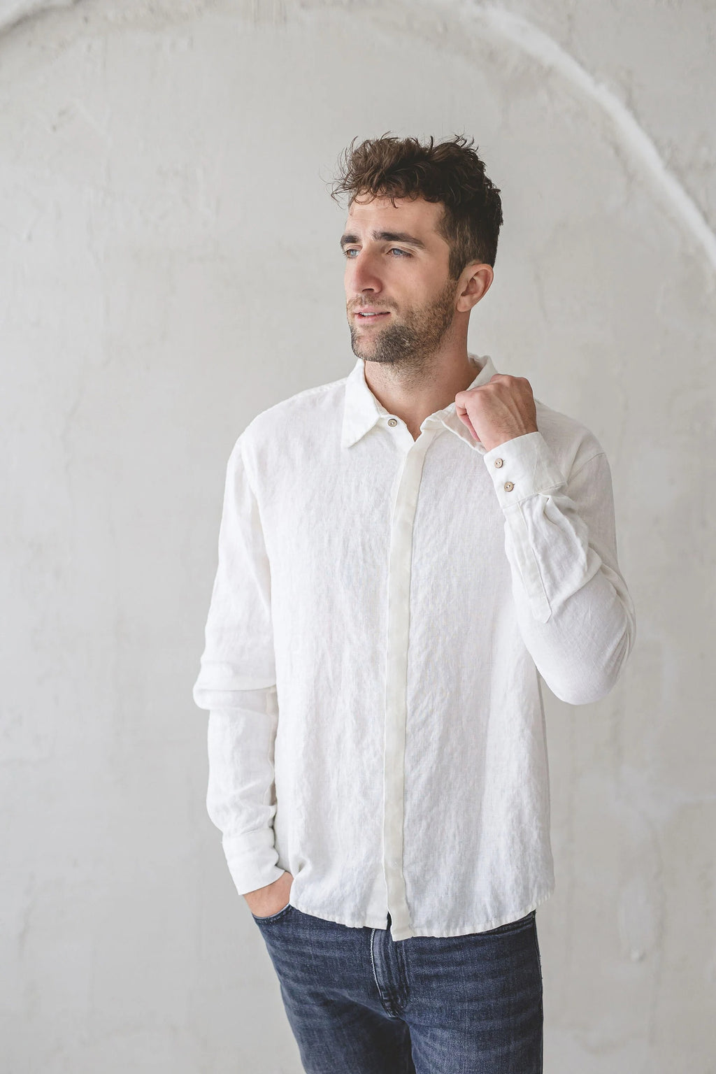 Chemise Classique en Lin à Boutons Cachés pour Homme – Ivoire | Élégance Minimaliste