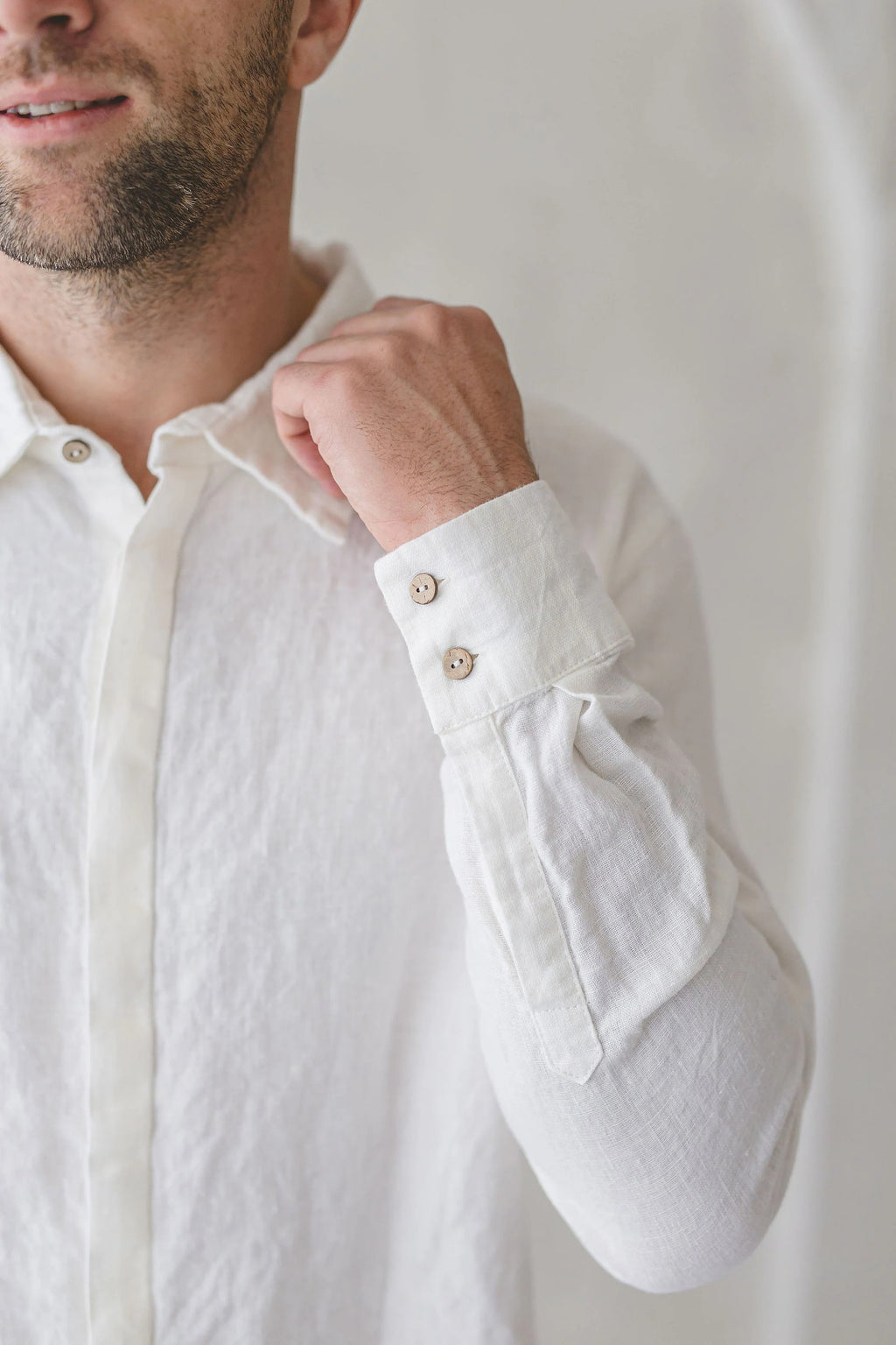 Chemise Classique en Lin à Boutons Cachés pour Homme – Ivoire | Élégance Minimaliste