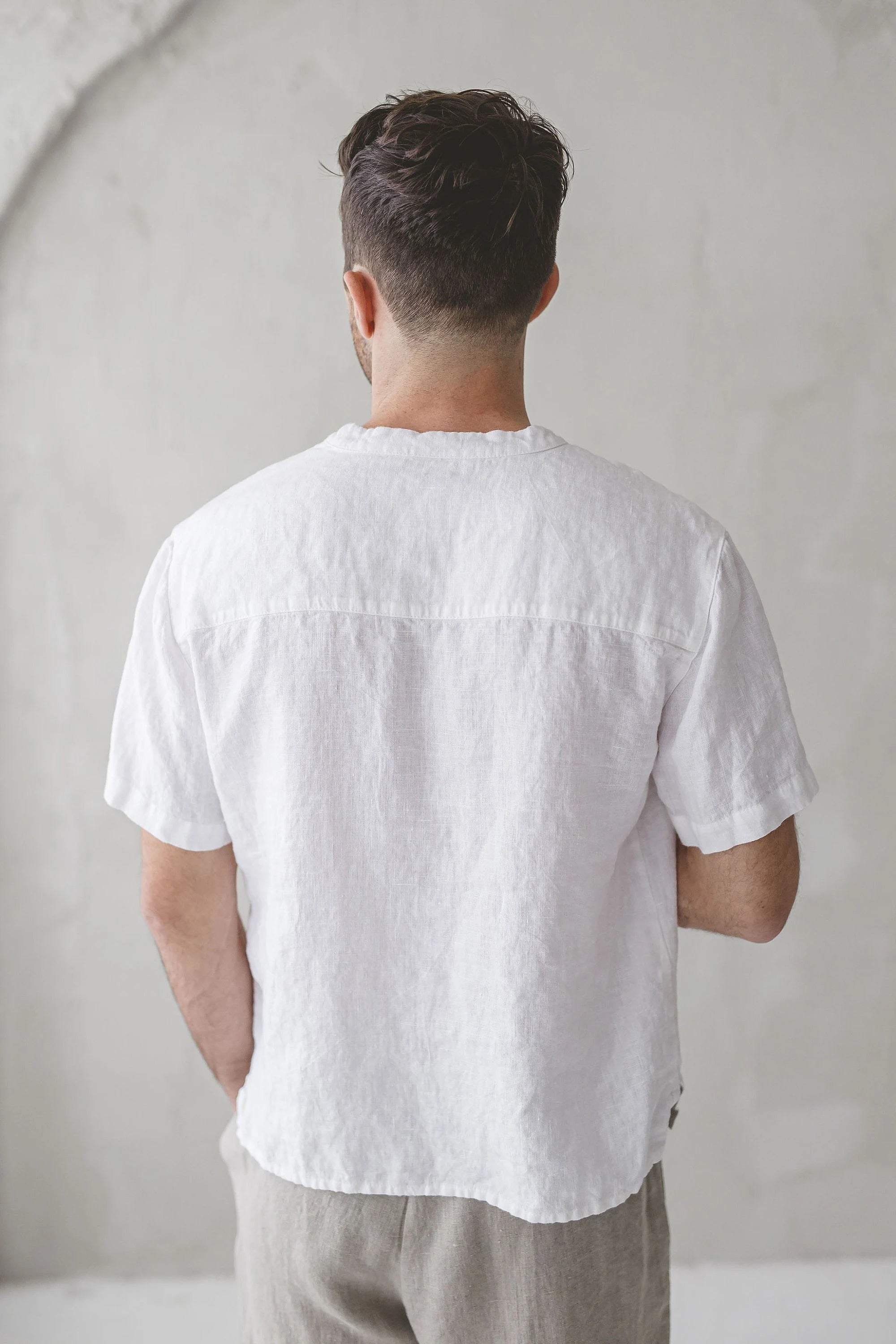 Chemise d'Été en Lin à Manches Courtes pour Homme – Blanc Pur | Boutons en Coco