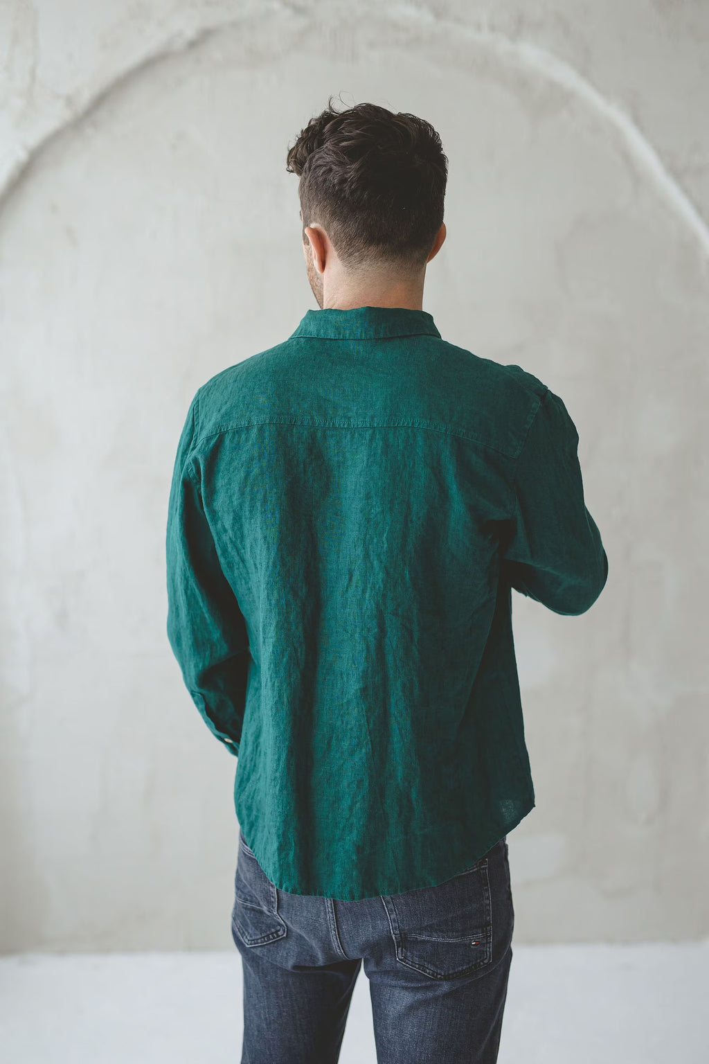 Chemise Cintrée en Lin pour Homme – Vert Forêt | Manches Longues & Boutons en Coco