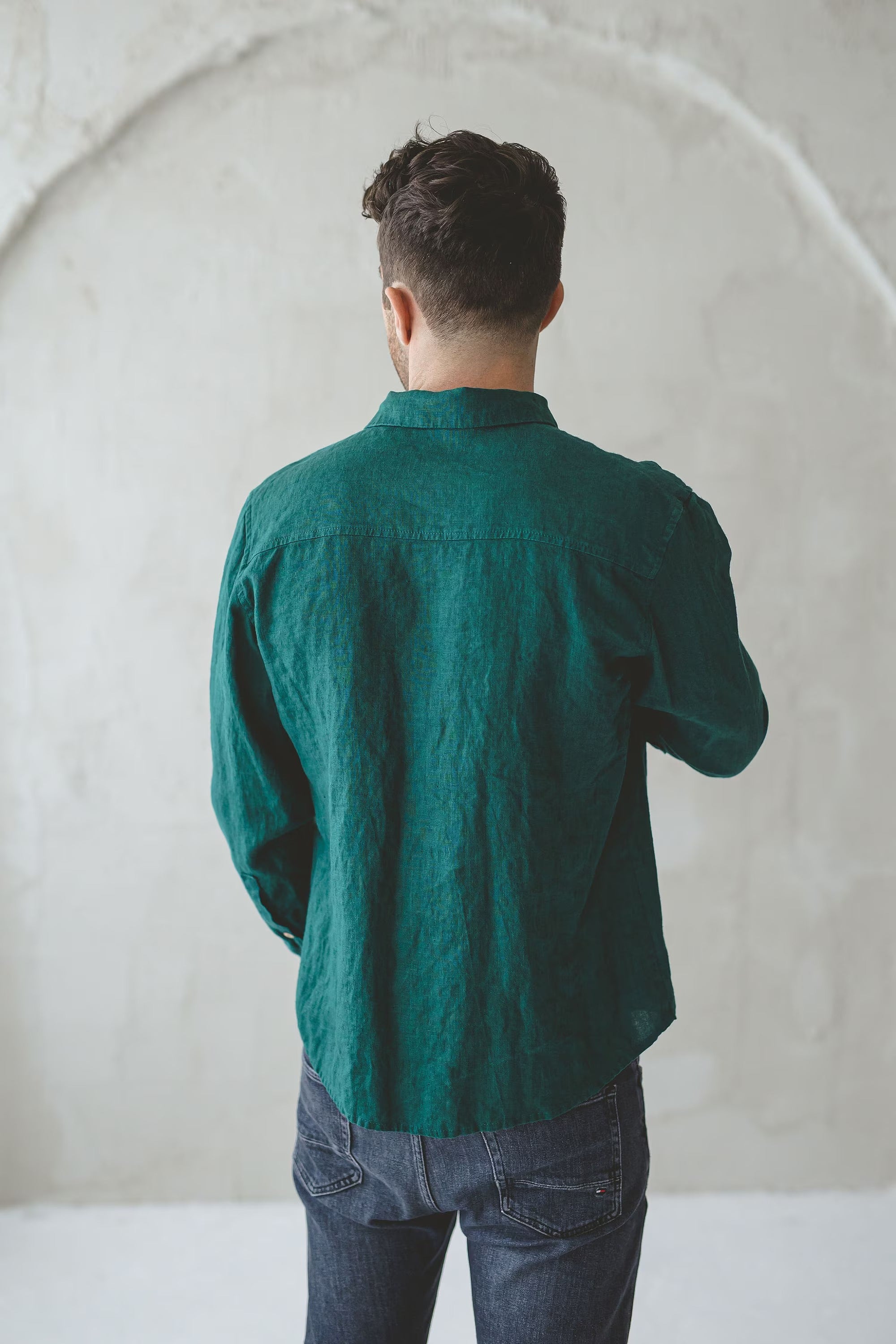 Chemise Cintrée en Lin pour Homme – Vert Forêt | Manches Longues & Boutons en Coco