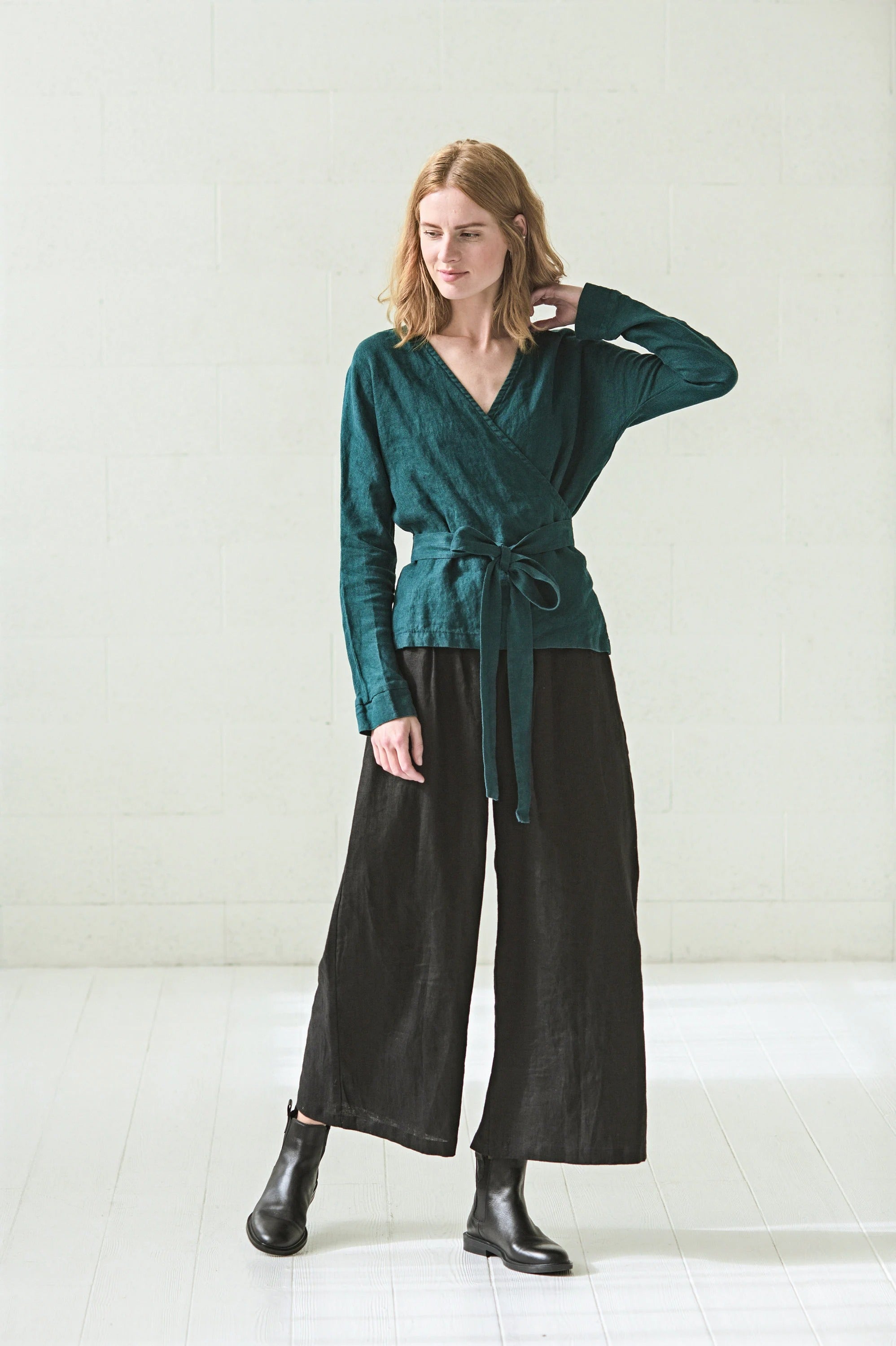 Blouse Cache-Cœur en Lin à Manches Longues – Vert Forêt | Top Élégant & Ajustable