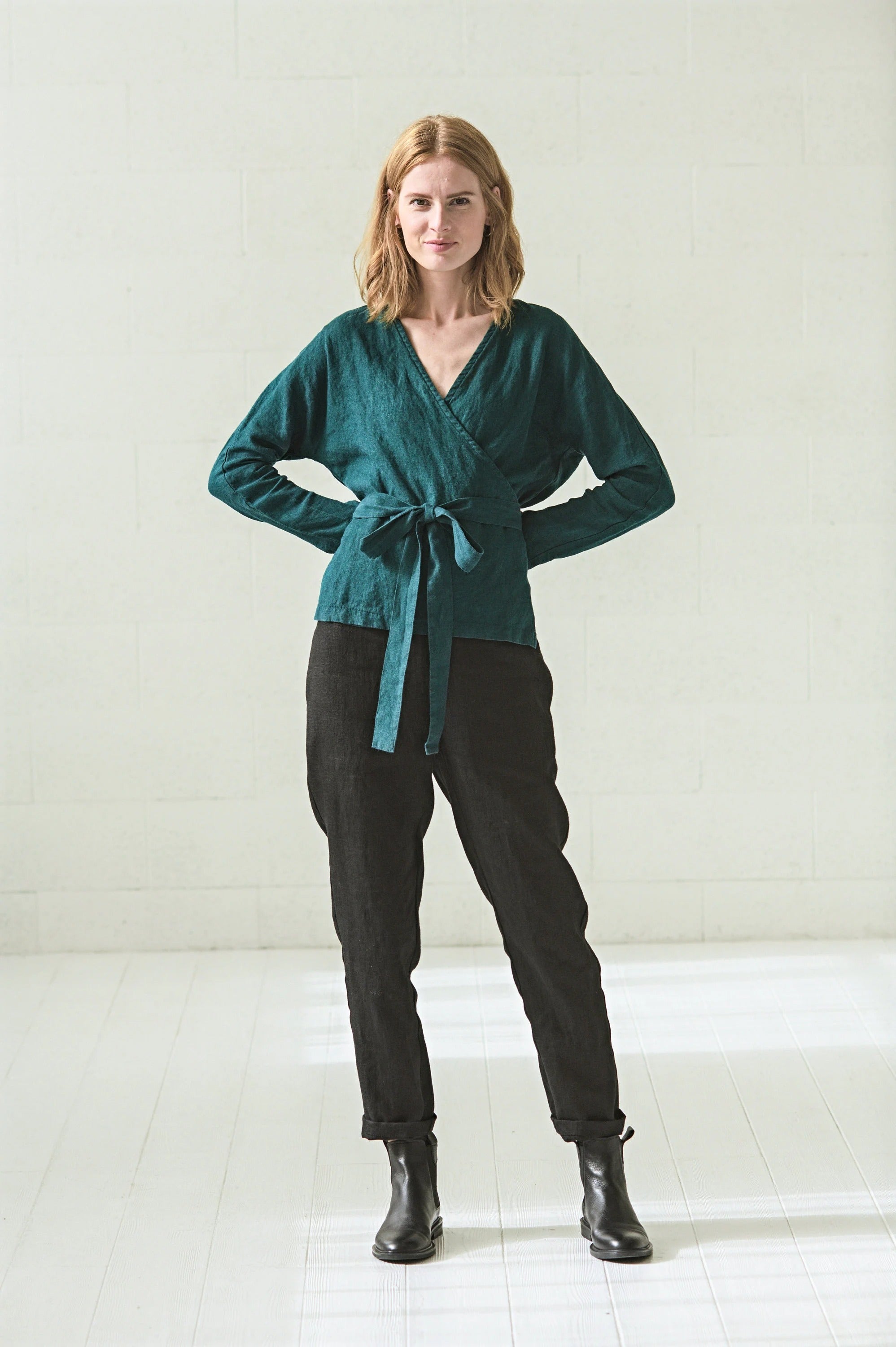 Blouse Cache-Cœur en Lin à Manches Longues – Vert Forêt | Top Élégant & Ajustable