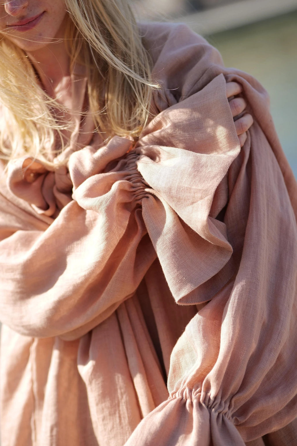 Blouse en Lin Style Bohème Chic – Manches Bouffantes & Ruban | Lin Ultra-Léger