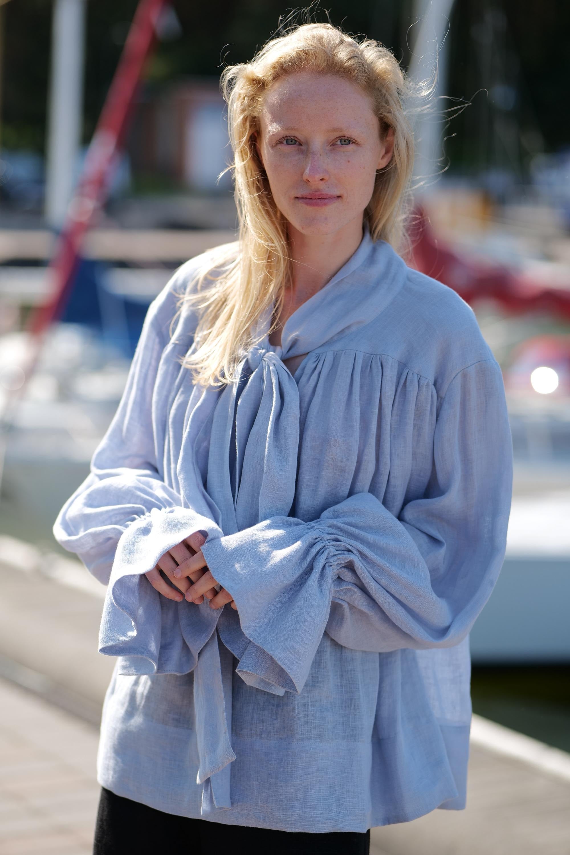 Blouse en Lin Style Bohème Chic – Bleu Givré | Manches Bouffantes & Ruban | Lin Ultra-Léger