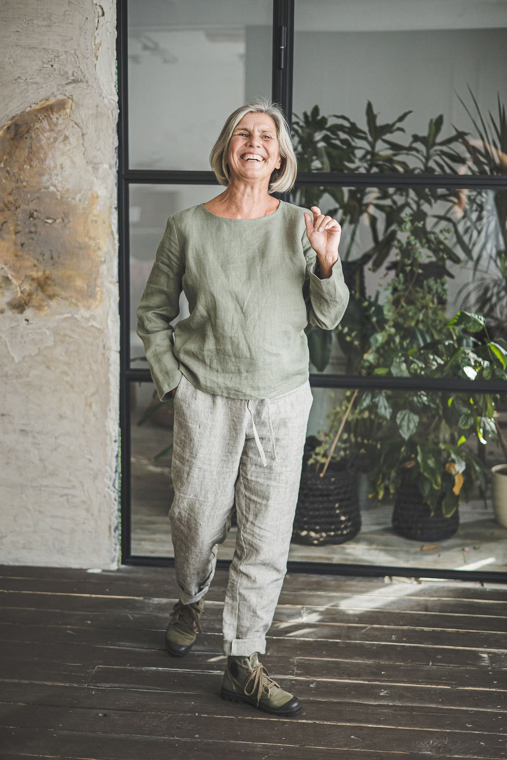 Blouse Cintrée en Lin à Manches Longues – Vert Sauge | Coupe Ajustée & Élégante