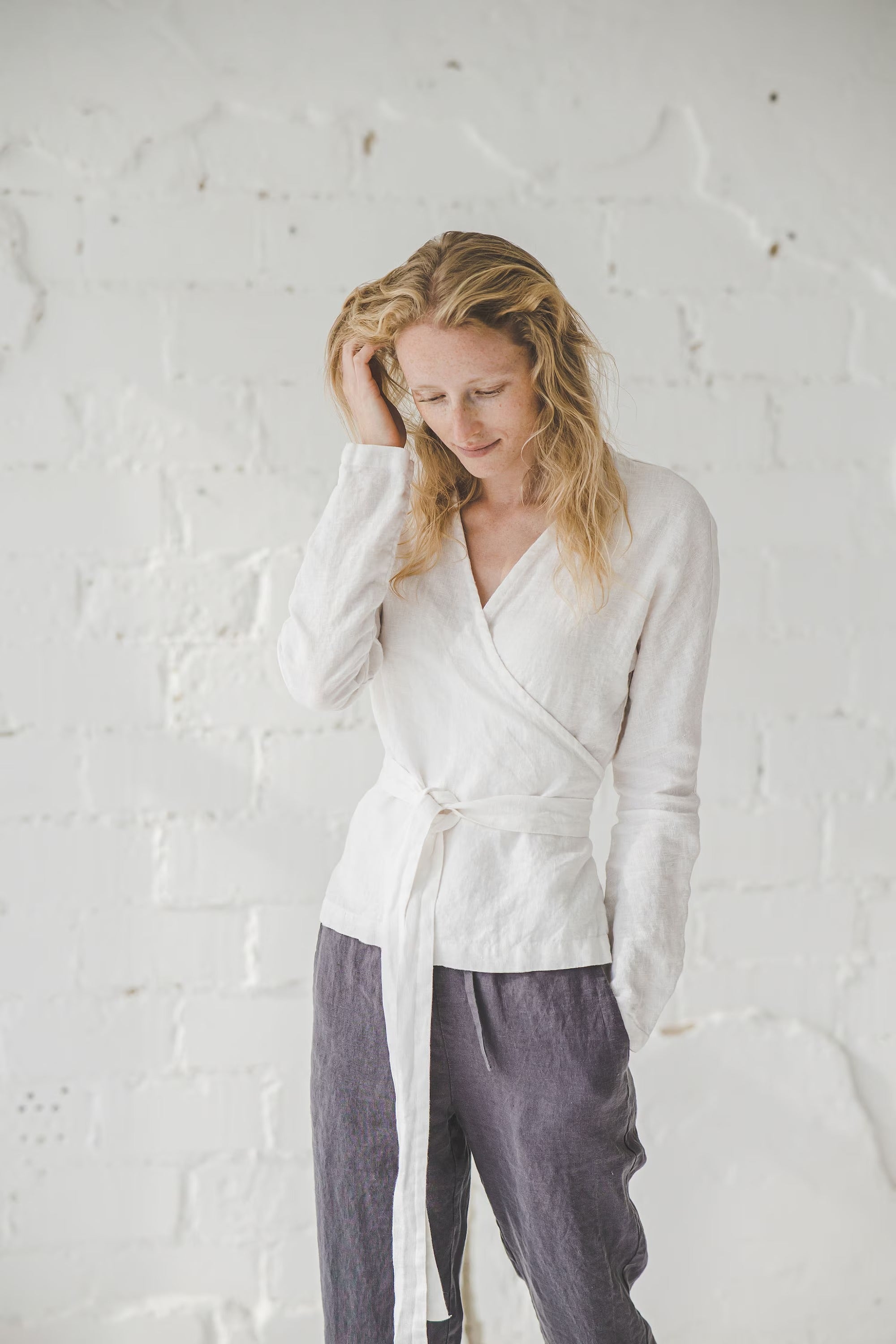 Blouse Cache-Cœur en Lin à Manches Longues – Blanc Optique | Top Élégant & Ajustable