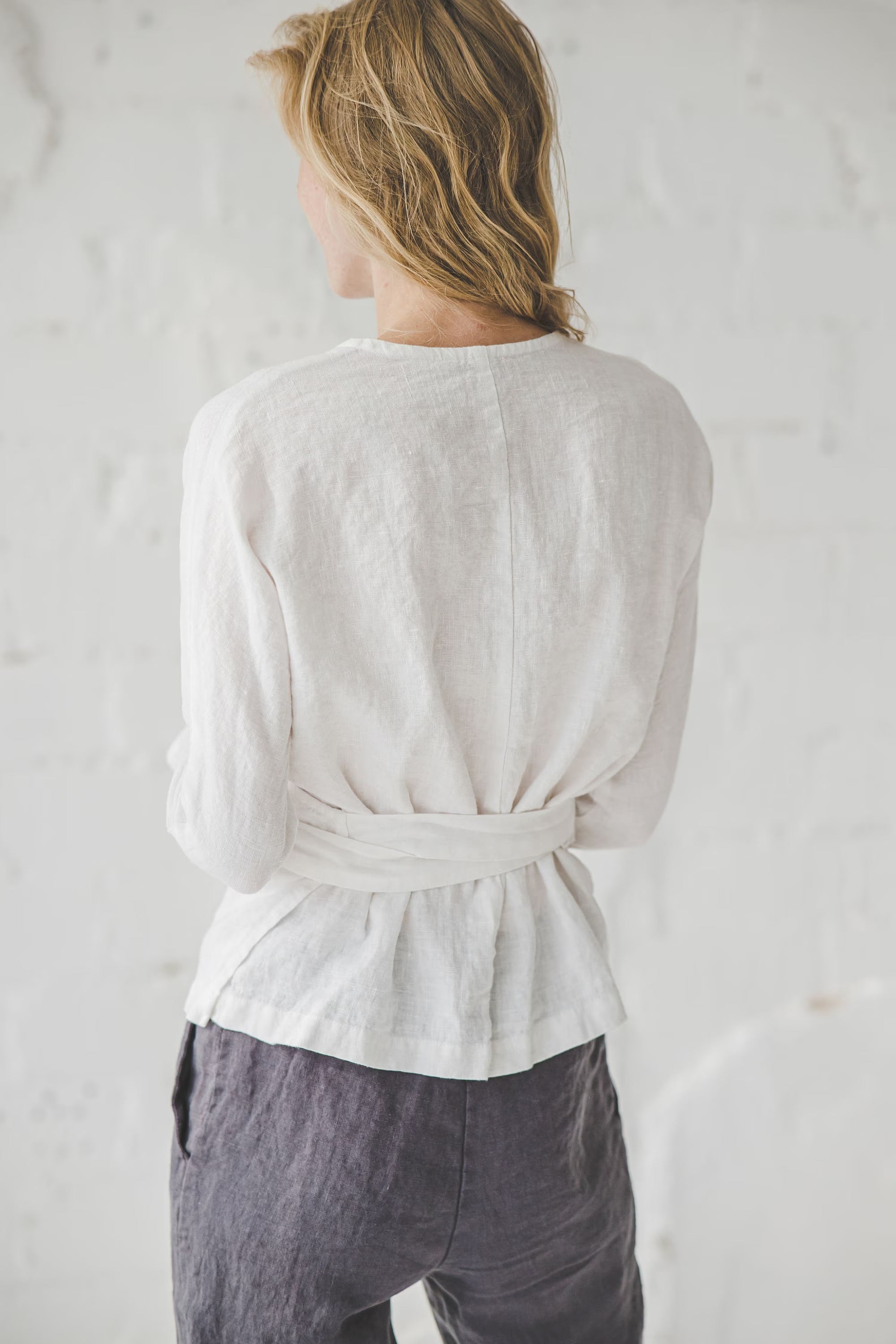Blouse Cache-Cœur en Lin à Manches Longues – Blanc Optique | Top Élégant & Ajustable