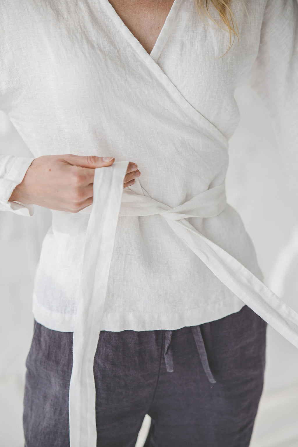 Blouse Cache-Cœur en Lin à Manches Longues – Blanc Optique | Top Élégant & Ajustable