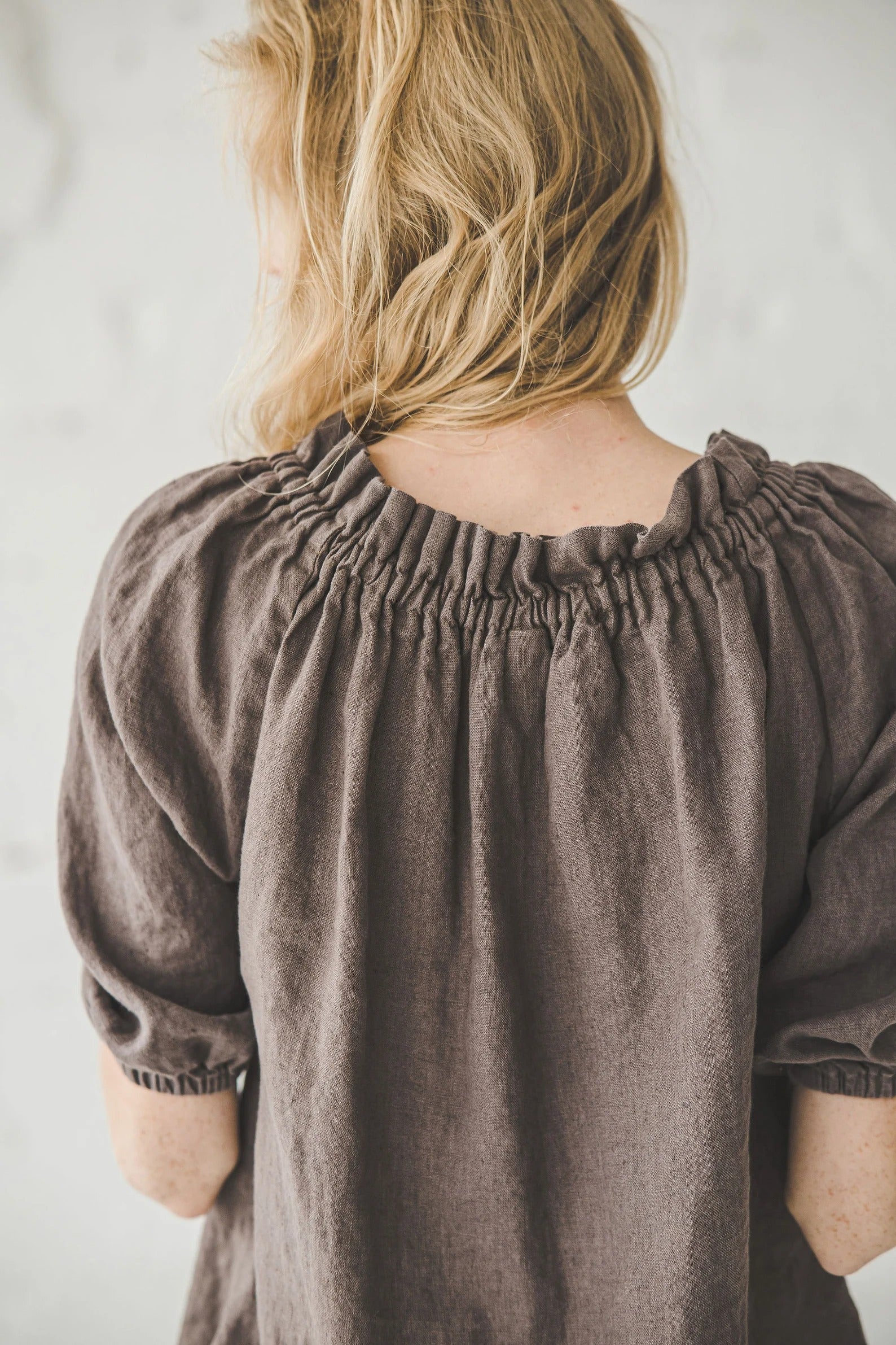 Blouse en Lin à Épaules Dénudées Style Bohème – Café | Manches 3/4 Ballon & Liens Ajustables