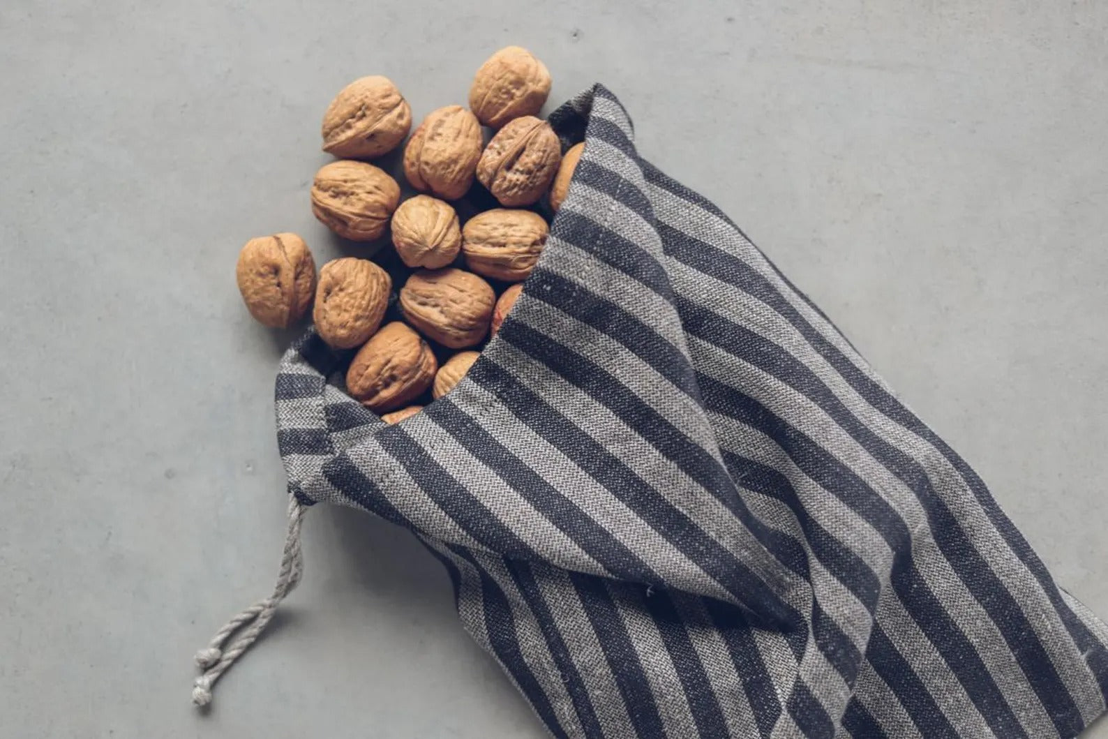Sac à Pain et Légumes en Lin Épais – Rayures Noir & Gris | Conservation Naturelle